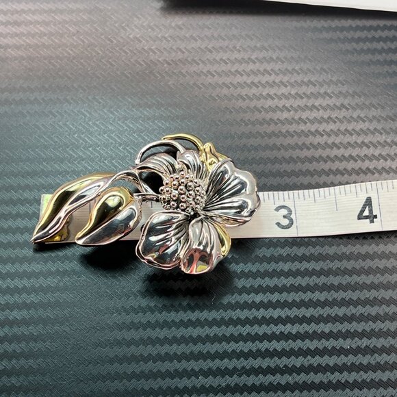 BEST Brand Dogwood Flower Brooch Pin Pendant Silver and Gold Tone - Picture 10 of 10